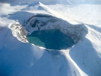 Всевидящее око: кислотное озеро в кратер