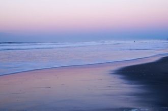 Вечером на Розовом пляже песок приобрета