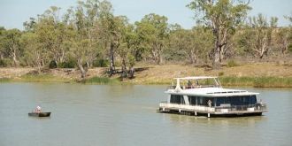Сейчас от прошлых времен остались два ст