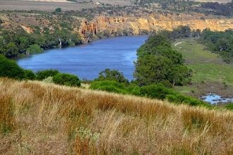 Однако из-за неустойчивого режима рек, к