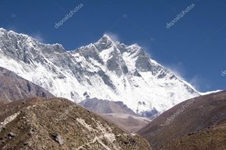 Вид на Эверест, Нупцзе и Лхоцзе с тропы 