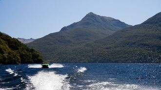 Вытекающая 20-ти километровая река Вайра