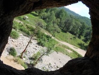 Пещера относится к типу полостей – теплы