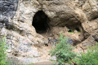 Один из них (шириной 1 метр, высота 2 ме