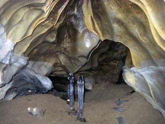 На глубине 8 метров лежат дискообразные 