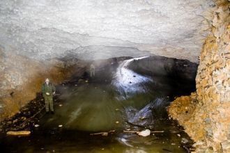 Пещера имеет длину 487 м и глубину 17 м.