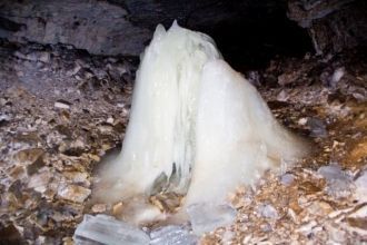 Пещера имеет 4 входа и несколько боковых