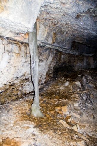 Основная часть пещеры небольшая, её дост