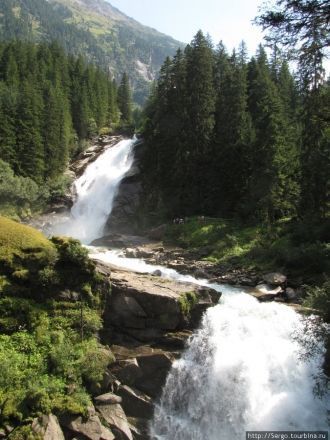 Водопады Krimler находятся в национально