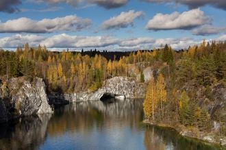 Средняя глубина озера составляет 11,6 ме