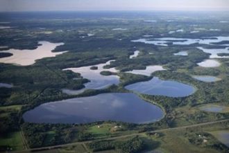 Крупнейшее озеро Полесья лежит среди пло