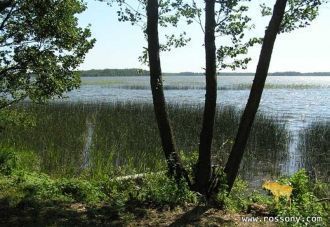 Котловина озера отличается сложным строе