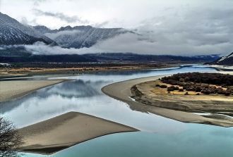Однако в каждой из стран, пересекаемых Б