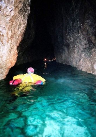 Официальной датой открытия Снежной пещер