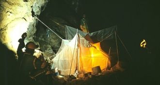 Другие знаменитые залы пещеры: Икс, Трон