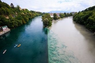 Из-за того, что берега Роны усеяны промы