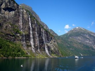 Водопады представляет собой семь потоков