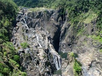 Поездка к водопаду будет незабываемым пр