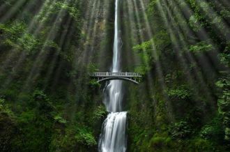 Малтнома-Фолс (ориг. Multnomah Falls) — 
