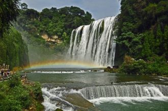 Самый крупный водопад Китая располагаетс