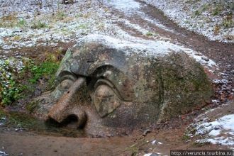 Невероятное зрелище – огромная, каменная