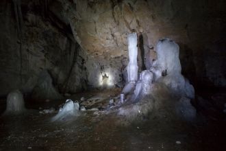 В пещере уникальный реликтовый ледник.