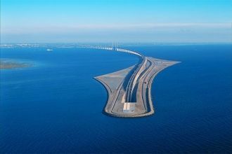 Необычный подводный мост соединил Копенг