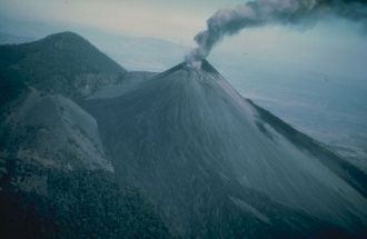 Вулкан Пакая - действующий вулкан на тер