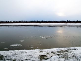 На реке появился первый лёд. Река Маккен
