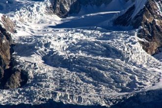 Ледопад Гьячунг Канг – словно замерзший 