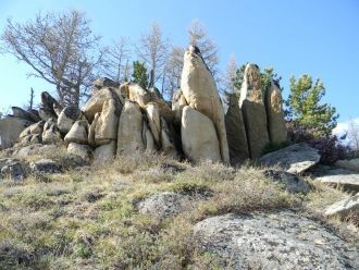 У подножия горы Ямаалыг находятся захоро