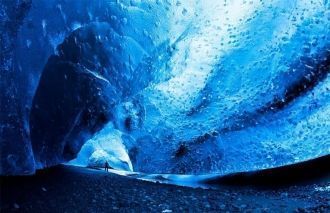 Толщина ледника составляет в среднем 400