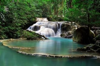 Водопад Эраван не просто красив, он еще 