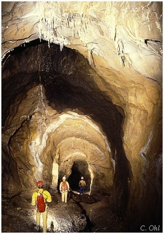 Одна из глубочайших пещер мира (?1602 м)