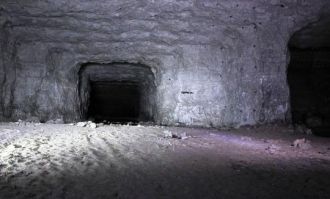 Правый тоннель приводит в Грот Дождей с 