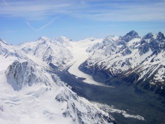Ледник Тасман начинается на высоте три т