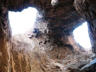 Сулейман-Гора имеет 7 пещер также со сво