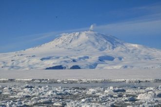 Гора Эребус в Антарктиде – самый южный д