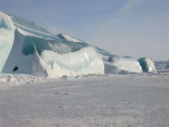 Средняя толщина льда составляет около 1,