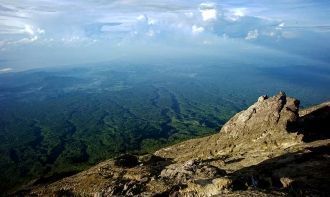 Согласно балийской легенде, гора была со