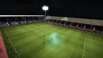 Вид на ночной стадион Крейвен Коттедж.