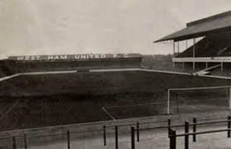 Свой первый матч «Вест Хэм» сыграл на «Б