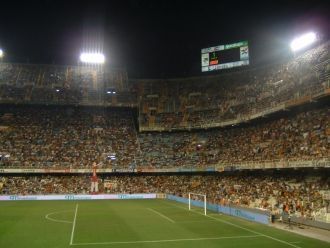 Вид на ночной стадион Месталья.