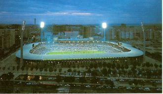 Вид на ночной стадион Ла-Ромареда.