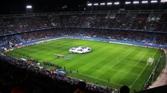 Вид на ночной стадион Висенте Кальдерон.