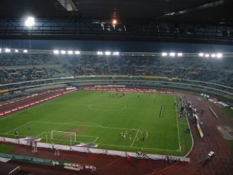 Вид на ночной стадион Маркантонио Бентег
