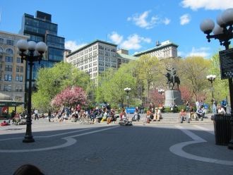 Спонтанной политической трибуной и рыноч