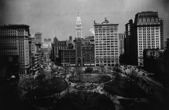 Здесь работал и пережил покушение Энди У