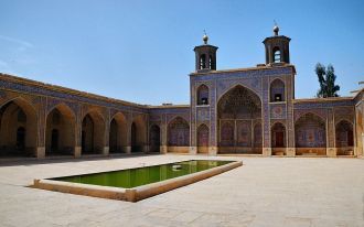 Мечеть Насир аль-Мульк построена в 1870-