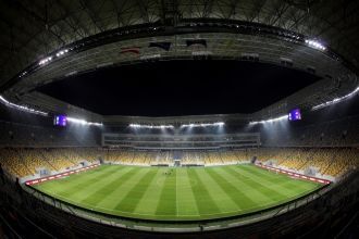 Вид на ночной стадион Арена Львов.